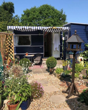 Down The Garden Path Vintage Caravan B&B , Dartmoor